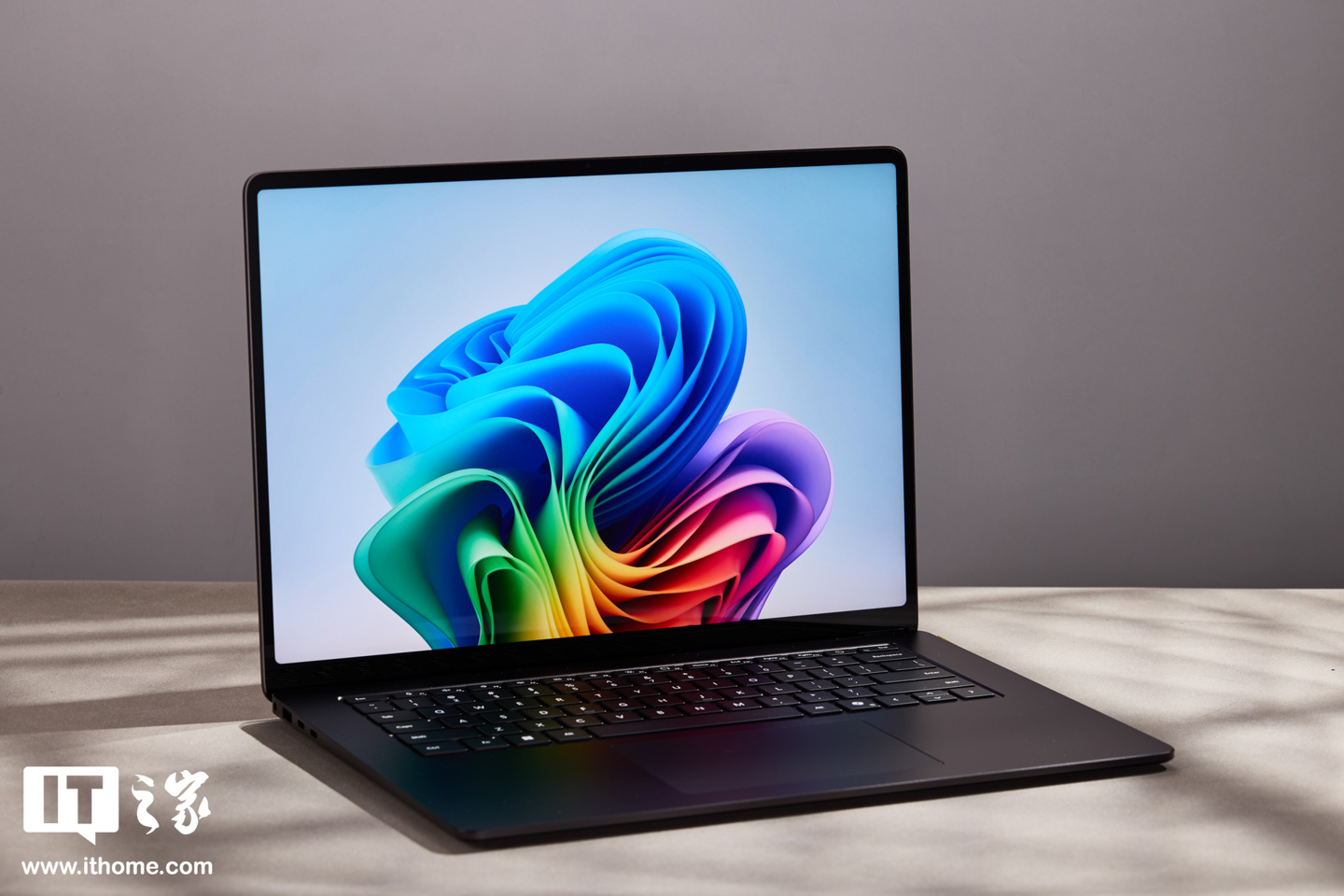 【IT之家开箱】微软 Surface Laptop 第 7 版 15 英寸首发图赏