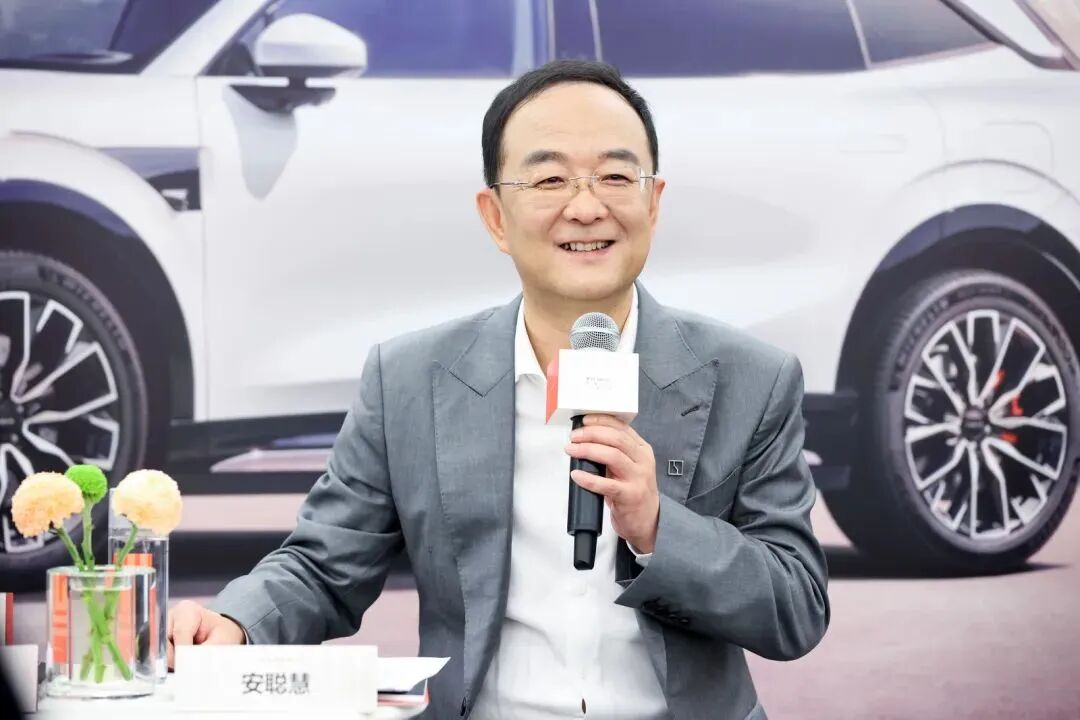 吉利高层大调整：安聪慧「拿回」迟到5年的CEO | 雷峰网